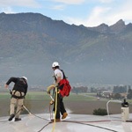 Deux intervenants sur un chantier de nettoyage